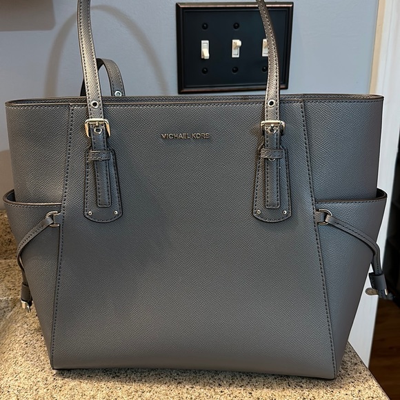 Michael Kors Shoulder Bag - Picture 1 of 4